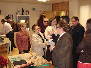 Un momento de la visita a la exposición tiflológica en las jornadas de puertas abiertas de Jaén