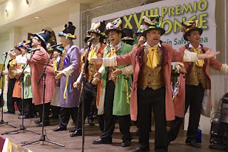 Vista general de la actuación de la comparsa Medio Siglo