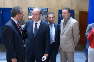 El alcalde de Málaga, Francisco de la Torre, saluda al delegado territorial de Andalucía, Patricio Cárceles a su llegada al acto