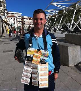 El vendedor Sergio Ramírez muy sonriente al haber repartido 9.665.000 euros en Alcalá la Real, Jaén