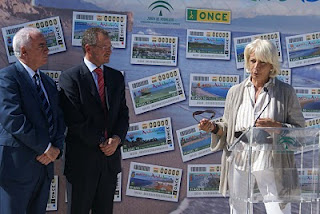 La alcaldesa de Cádiz, Teófila Martínes, dirigiendo unas palabras a los asistentes al acto.