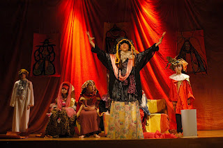 Predominio del rojo sobre el escenario de Es Mussol