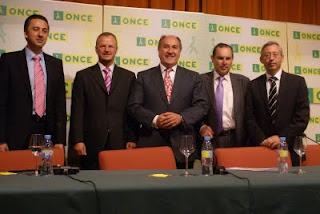 El nuevo director de la ONCE en Algeciras, Alberto Ríos, el delegado de la ONCE en Andalucía, Patricio Cárceles, el alcalde de Algeciras, José Antonio Landaluce, el presidente del Consejo territorial en Andalucía, Ventura Pazos y el ex director en Algeciras, José Antonio Toledo Doña