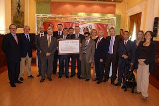 Foto de familia de todos los asistentes al acto