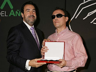 El presidente de la ONCE entrega el galardón al vendedor del año en Almería, José Miguel Delgado