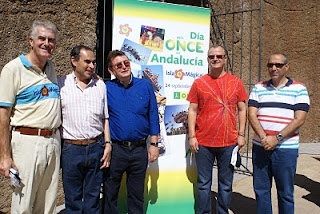 El director de Isla Mágica, Antonio Peláez, el presidente del Consejo Territorial de Andalucía, Ventura Pazos, el director general de la ONCE, Ángel Sánchez, el delegado territorial de la ONCE en Andalucía, Ceuta y Melilla, Patricio Cárceles y el subdelegado de Andalucía, Paco Arroyo durante el Día de la ONCE celebrado en Isla Mágica