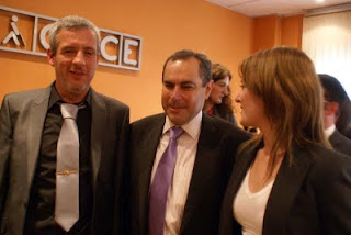 El nuevo presidente del Consejo Territorial de Andalucía, ventura Pazos, junto a los dos nuevos vicepresidentes, Cristina Arias Serna y Francisco Javier Fernández Bustos