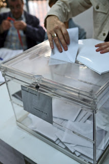 Imagen de una urna con votos en las elecciones de 2004