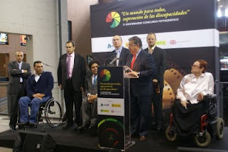 Representantes de la ONCE y Adif, junto a Zoido