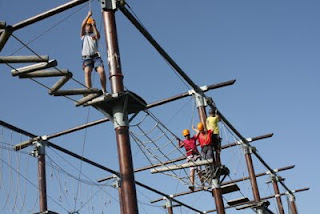 Los alumnos mayores en la actividad que desarrollaron en las alturas