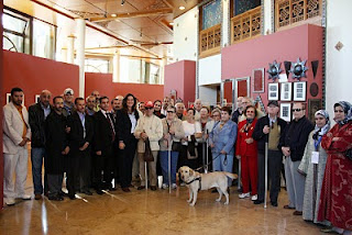 Grupo de la ONCE que participa cada jueves en el proyecto 'Por un millón de pasos' en la Fundación Tres Culturas de Sevilla
