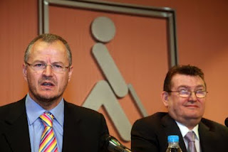 Fotografía de Patricio Cárceles junto al director gerente de la ONCE, Ángel Sánchez