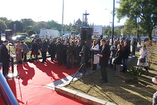 Vista general de los invitados y medios de comunicación durante el acto