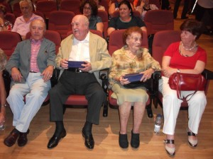 Luis de Góngora acompañado por su hijo y Ana Peñuela junto a una sobrina