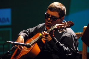 PORTADA FLAMENCO Foto de archivo: Imagen del Plazoleta tocando su guitarra en la última Bienal de Flamenco en Granada, año 2010