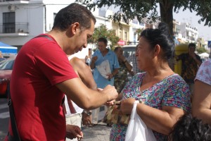 Pereira le vende un cupón a una vecina de Torreblanca