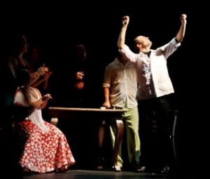 Instantánea del espectáculo 'En mis Cabales', de la compañía de José Galán, que contó con la actuación de dos bailarines con síndrome de down, Reyes Vergara y Helliot Baeza