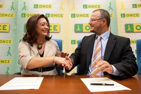 Primer plano de la consejera de Educación de la Junta de Andalucía, Mar Moreno, y el delegado territorial de la ONCE en Andalucía, Patricio Cárceles. Reportaje gráfico: Pepo Herrera