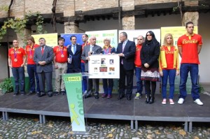 Foto de familia de la entrega del reconocimiento