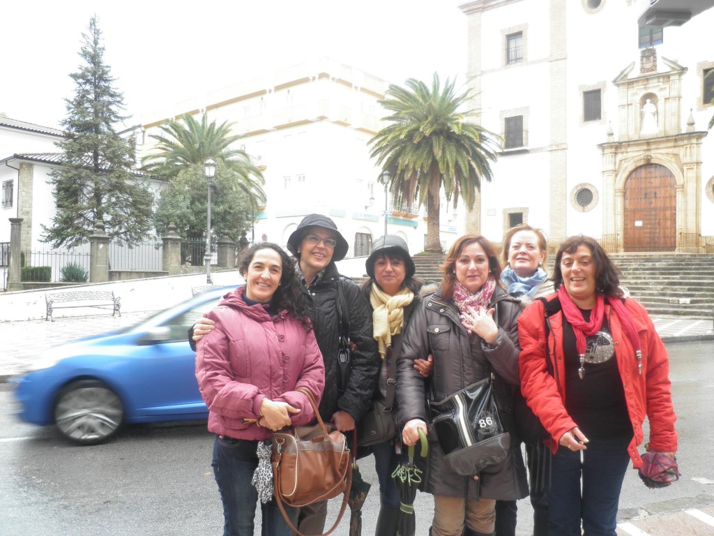 Varios participantes se fotografían en uno de los rincones de la ciudad Varios participantes se fotografían en uno de los rincones de la ciudad