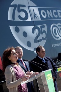 Primer plano de Montero con Patricio Cárceles y Ventura Pazos al lado