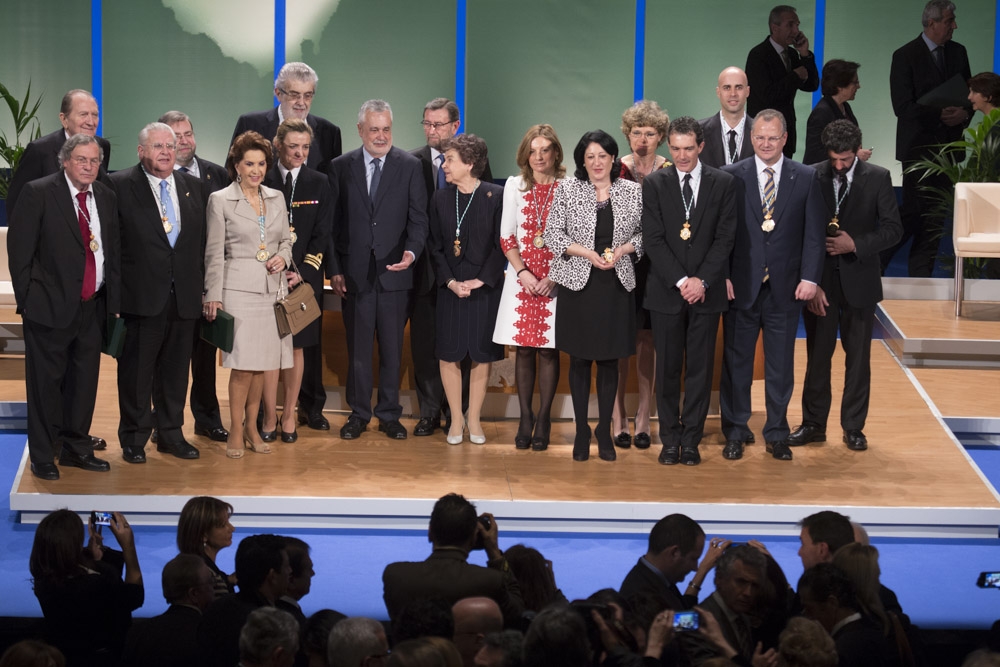 28-F.10 Foto de familia de los premiados