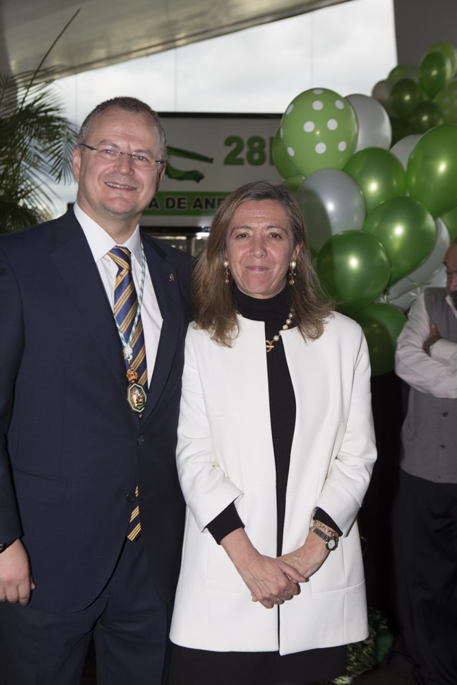 28-F.40 El delegado territorial con la subdelegada del Gobierno en Sevilla