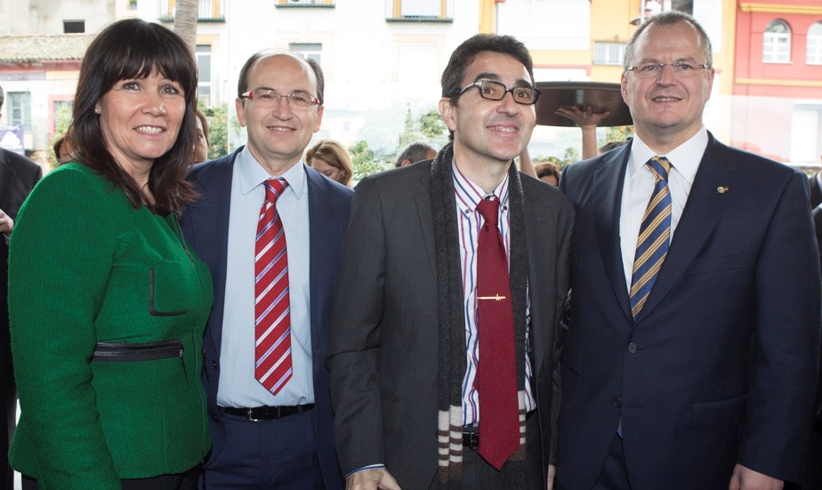 Copia de 28-F.18 De izquierda a derecha la diputada Micaela Navarro, el vicepresidente del Sevilla José Castro, el vicepresidente de la ONCE y el delegado territorial