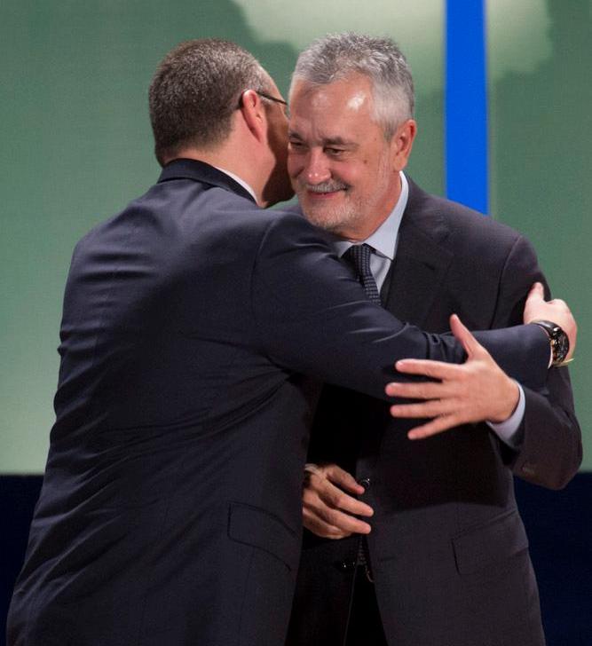 Patricio Cárceles abraza a José Antonio Griñán