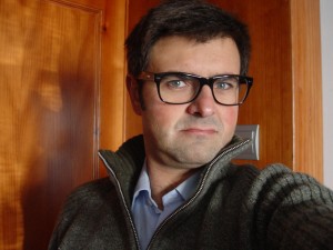 En la imagen, el sevillano José Miguel Suárez, ganador del premio especial Tiflos de Poesía, convocado por la ONCE en la modalidad de escritores con discapacidad