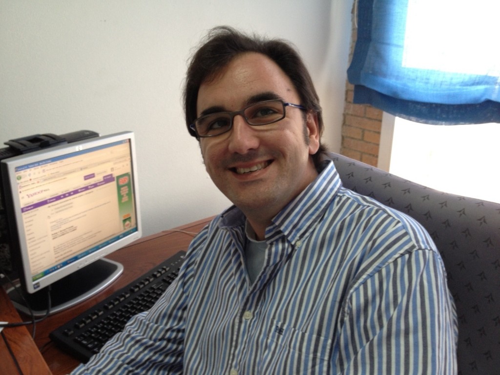 Primer plano de Pedro García Recover, periodista especializado en discapacidad.