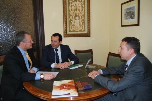 En la imagen, reunión del delegado territorial de la ONCE en Andalucía, Ceuta y Melilla, y el director de la ONCE en Málaga, Cristóbal Martínez, con el delegado de la Junta en Málaga