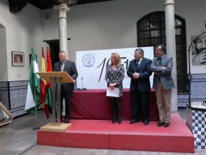 Patricio Cárceles dando el discurso durante la inauguración de la exposición