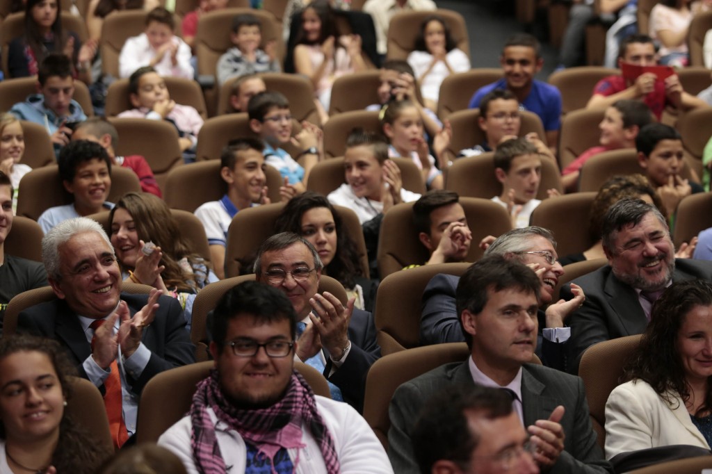 El público aplaudiendo durante la entrega de premios