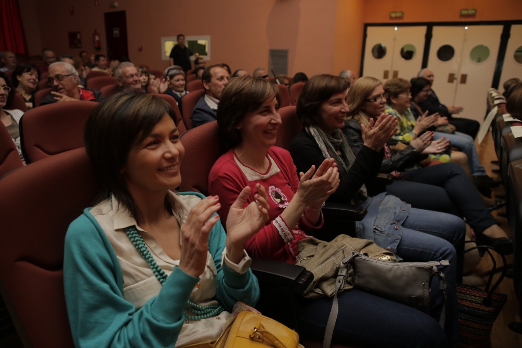 El público aplaudiendo durante las actuaciones