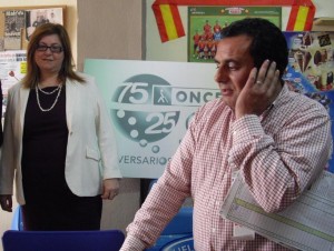 Juan Fernández haciendo una llamada durante la celebración del premio