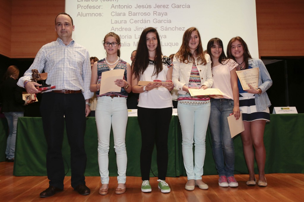 Foto de familia del IES Huarte de San Juan de Linares
