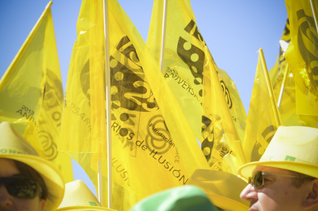 imagen de un grupo de banderolas que ondean juntas