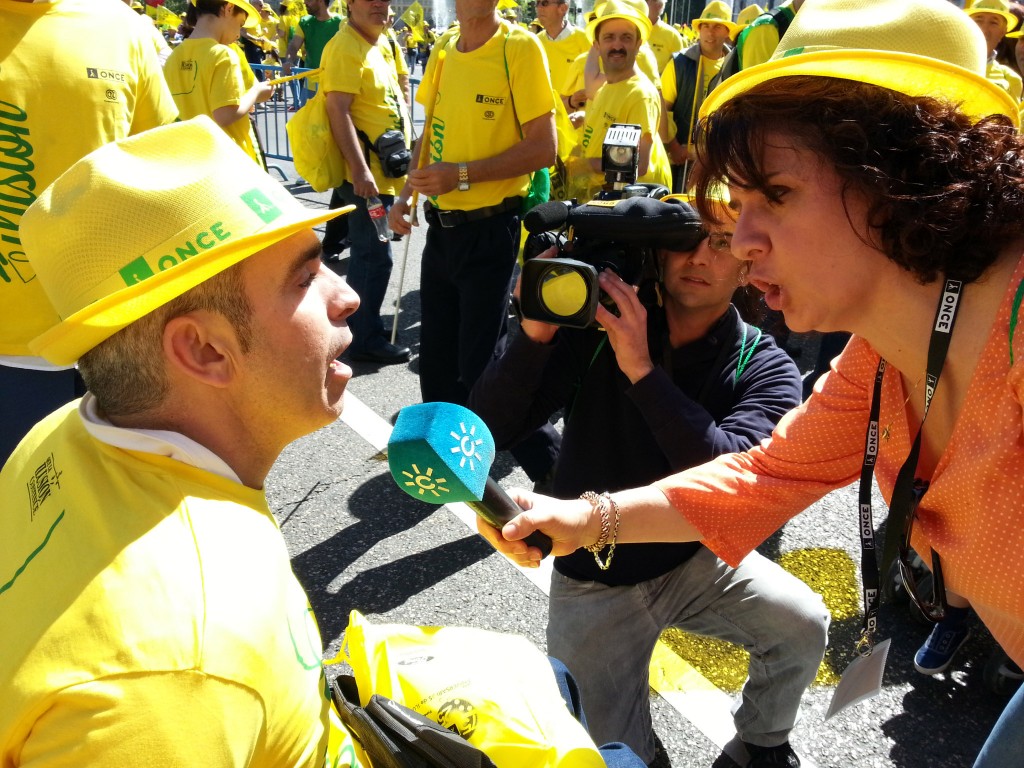 Canal Sur entervistando a un vendedor andaluz