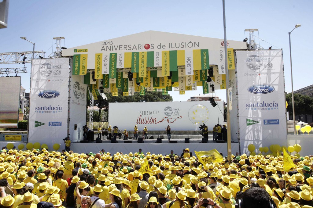 Vista genérica del escenario en un momento de la actuación de Coraluna