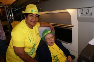 María junto a su acompañante