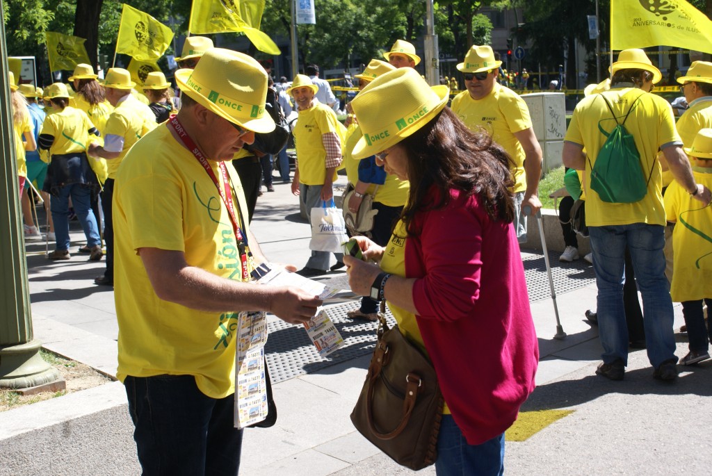 Un vendedor llevó sus cupones para venderlos entre sus compañeros