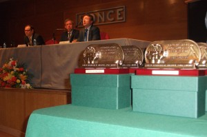 Imagen de los premios entregados por el delegado territorial de la ONCE, el vicepresidente del Consejo Territorial, y el director de la ONCE Málaga
