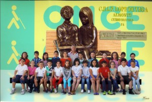 Los alumnos del CEIP Lope de Vega se fotografían para la ocasión