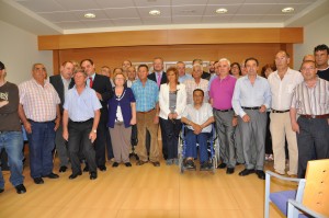 Foto de familia de los premiados en Jaén junto al delegado territorial de la ONCE en Andalucía, Ceuta y Melilla, la delegada del gobierno de la Junta de Andalucía en Jaén, el vicepresidente del Consejo Territorial y el director de la ONCE en Jaén
