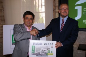 El presidente de la Diputación de Jaén, Francisco Reyes, junto al delegado territorial de la ONCE en Andalucía, Ceuta y Melilla, Patricio Cárceles