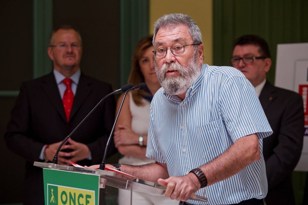 En la imagen, Cándido Méndez habla al micrófono durante su intervención