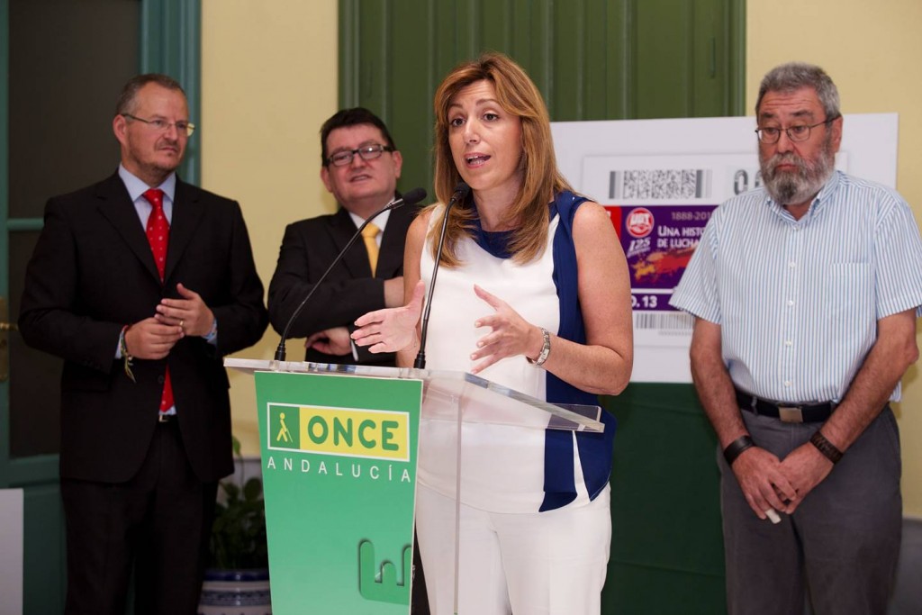 En la imagen, Susana Díaz habla al micrófono durante su intervención
