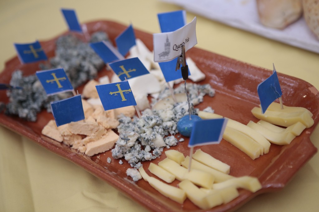 Tapa de quesos típicos asturianos