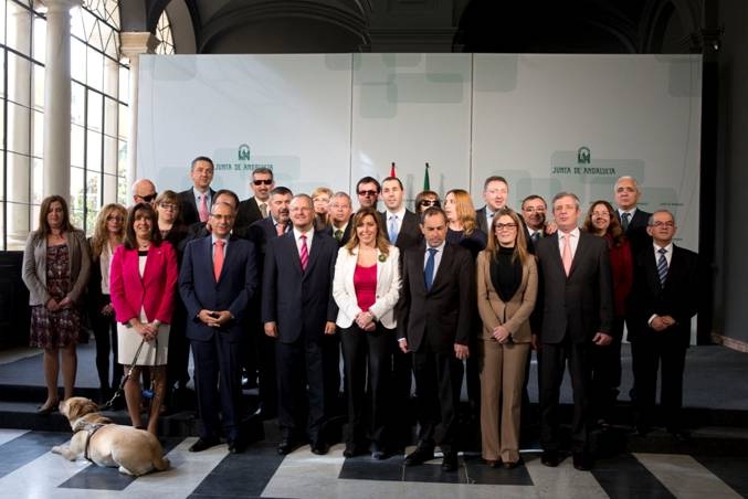 Foto de familia. Los consejeros territoriales y directores de Andalucía, Algeciras y Jerez, junto al presidente del Consejo Territorial, Ventura Pazos, el subdelegado territorial de la ONCE en Andalucía, Ceuta y Melilla, Francisco Arroyo, el delegado territorial de la ONCE en Andalucía, Ceuta y Melilla, Patricio Cárceles y la Presidenta de la Junta de Andalucía, Susana Díaz